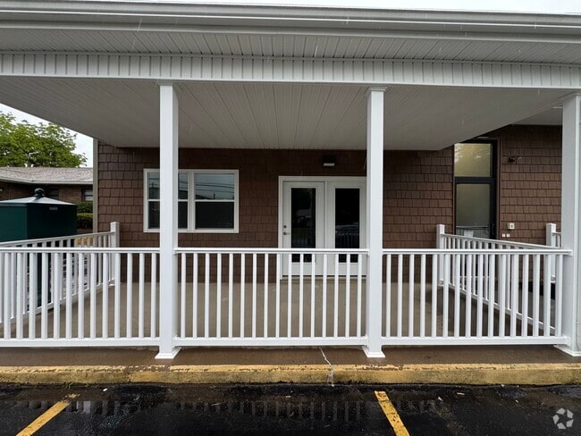 Building Photo - 415 W Butler Dr