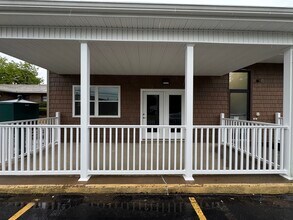 Building Photo - 415 W Butler Dr