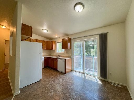 Building Photo - Fantastic 3 Bed 2 Bath Longmont Duplex! Av...