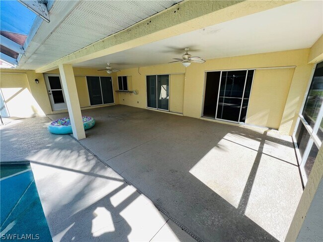 Building Photo - 234 SW 43rd St