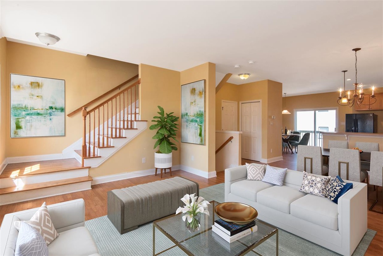 Primary Photo - 18 Columbus Cir