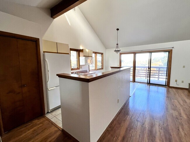 Foto del edificio - 30677 Hilltop Dr