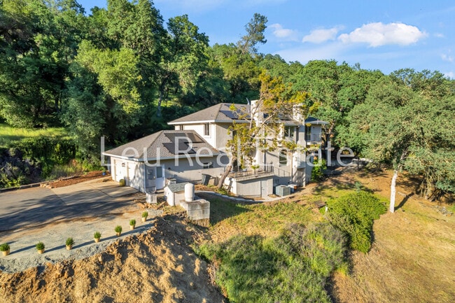 Foto del edificio - 6811 Beaver Pond Rd