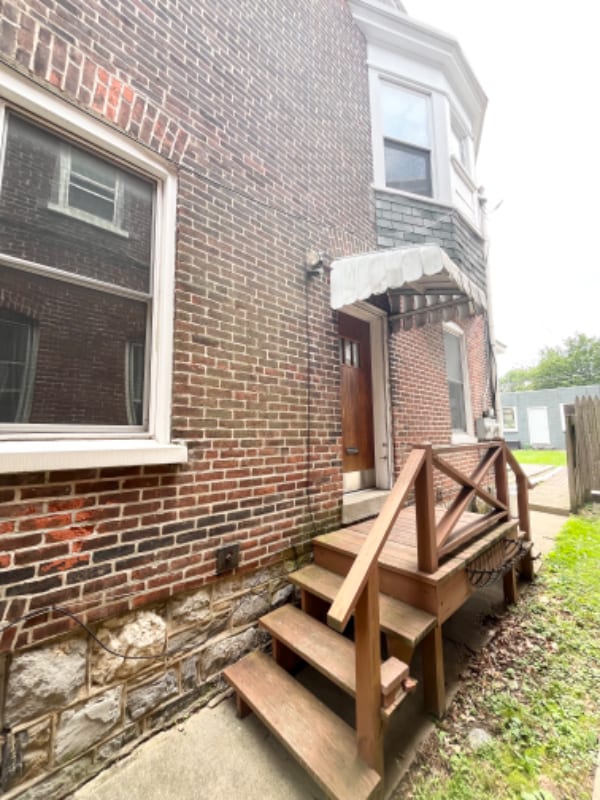 Building Photo - 719 W Broad St