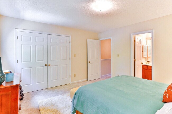 Interior Photo - Strawberry Hill