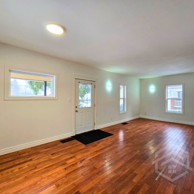 Photo du bâtiment - 3-Bedroom House in Otterville!!