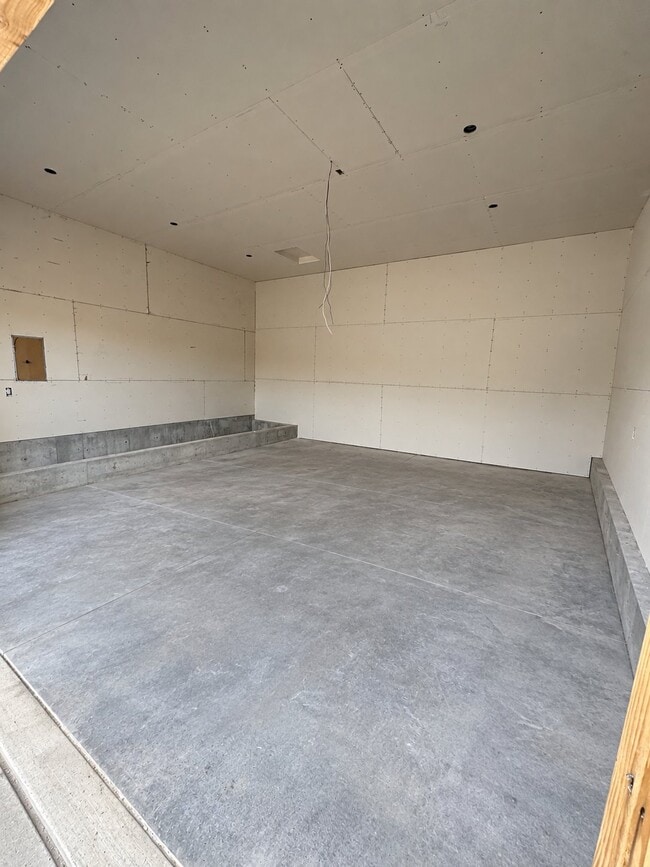 Building Photo - 570 Aurora Blvd