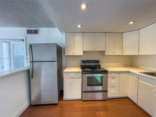 Building Photo - 1855 SW 1st St