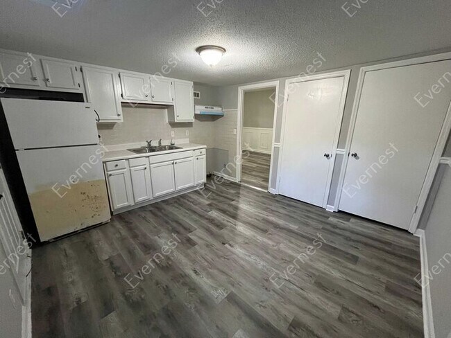 Building Photo - 3216 Gleason Dr