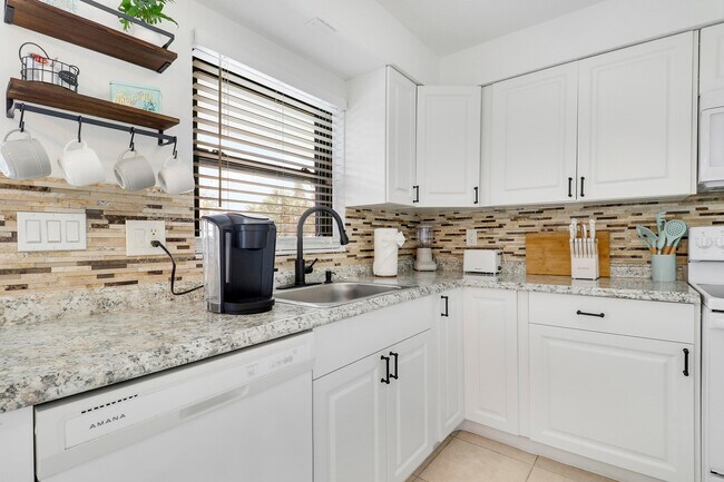 Foto del edificio - 3539 Everglades Rd