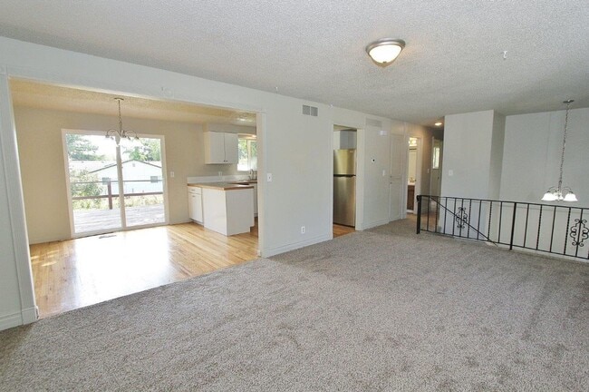 Foto del edificio - Spacious Home in Quiet Neighborhood