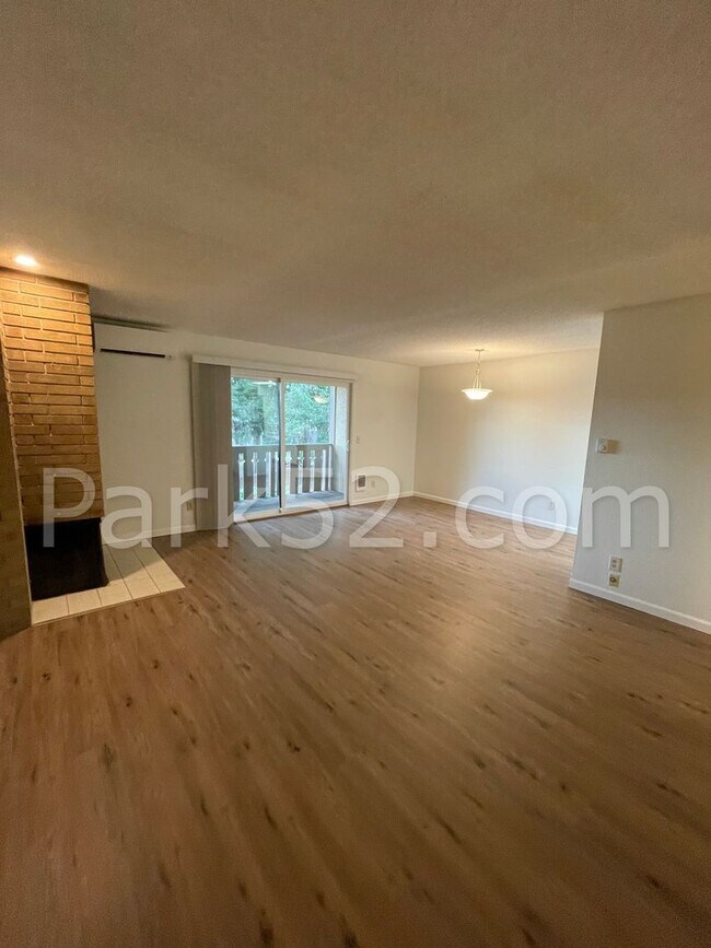 Foto del edificio - Fircrest Area 3 Bedroom Apartment