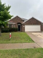 Building Photo - 109 Fallen Rock Dr