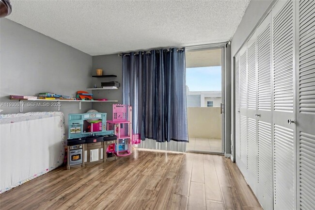 Foto del edificio - 4675 W 18th Ct