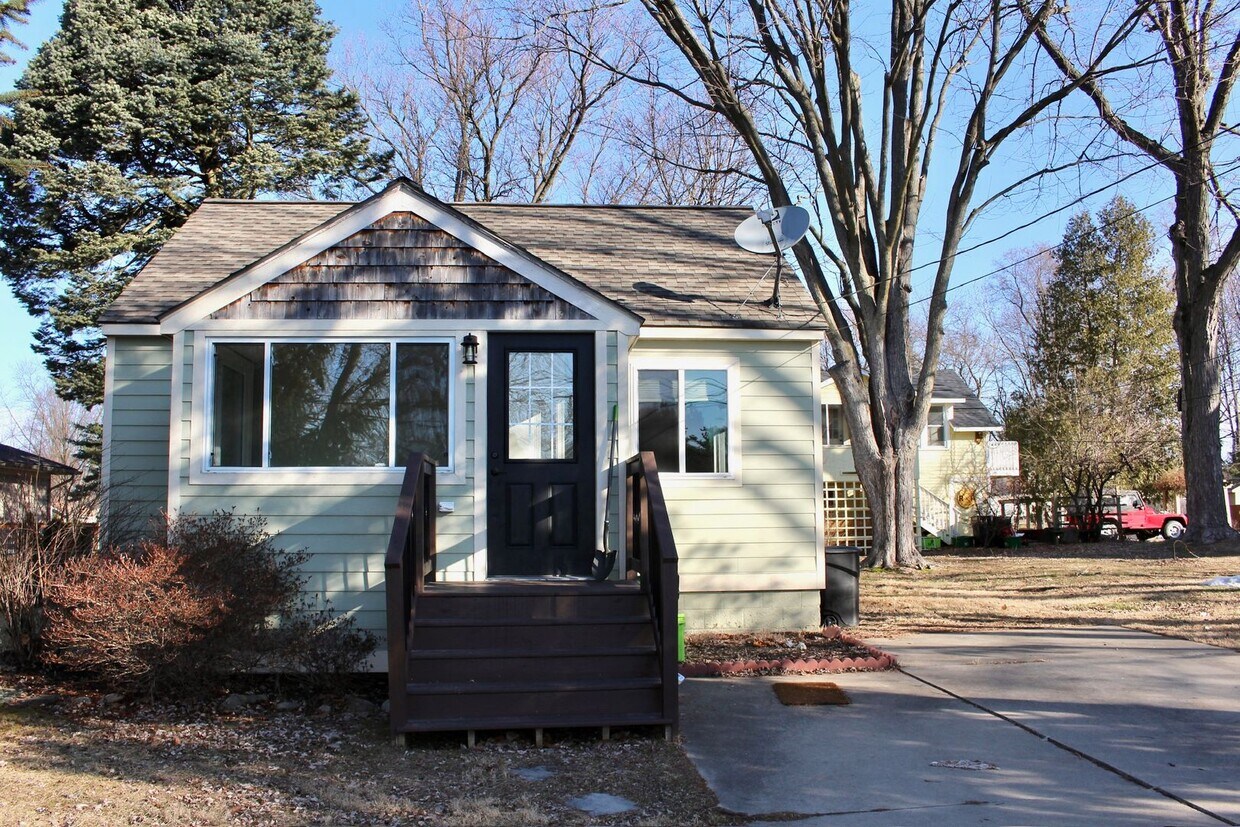 Foto principal - Cozy 2-bed, 1-bath Home in Downtown Auburn...