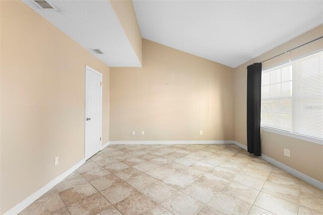 Building Photo - 2302 S Park Ave
