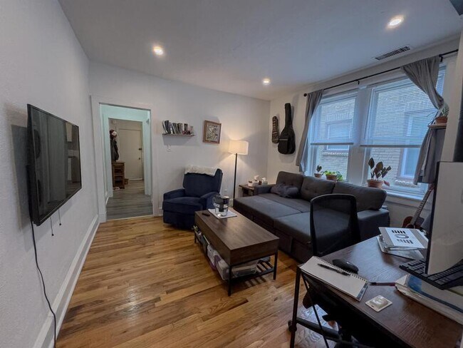 Building Photo - 336 Lombard St