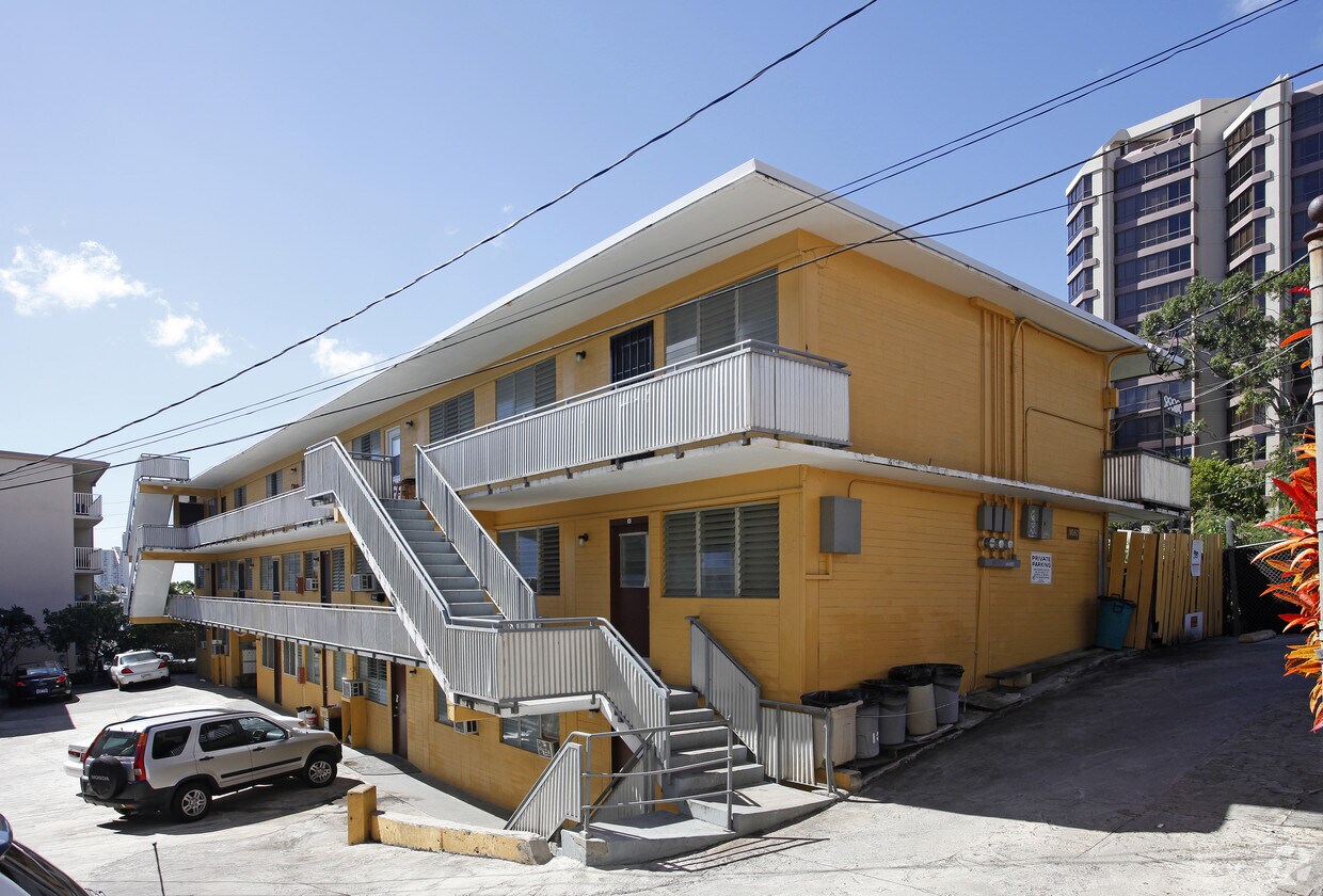 Primary Photo - 1067 Green St