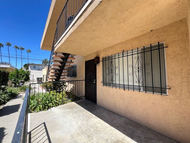Foto del edificio - Beautiful First floor 3 bedroom Rose Park ...