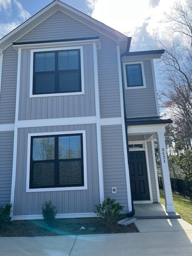 Discover this modern townhouse in Winnabow, NC, - Discover this modern townhouse in Winnabow, NC,