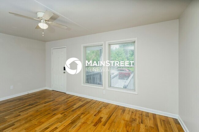 Building Photo - 3 Bedroom Pet-Friendly Home in Louisville,...