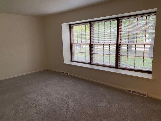 Foto del edificio - 518 Anderson Blvd