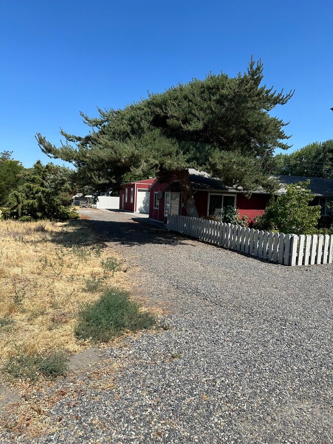 330 NE Fifth St Unit 330 NE 5th B, Irrigon, OR 97844 Condo for Rent