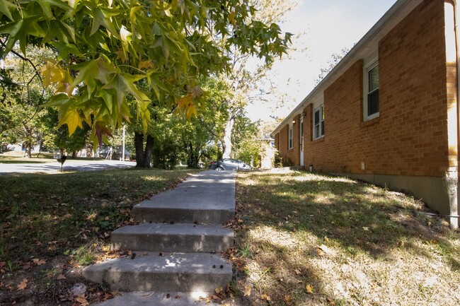Building Photo - 2804 Isherwood Dr