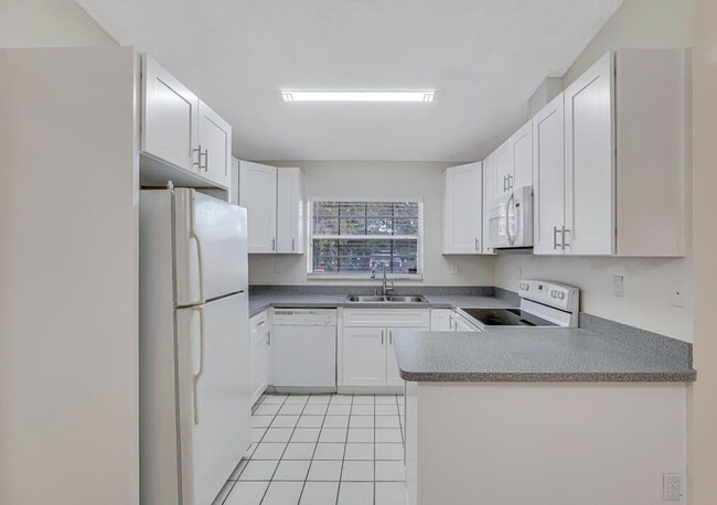 Building Photo - 13730 Sunflower Ct