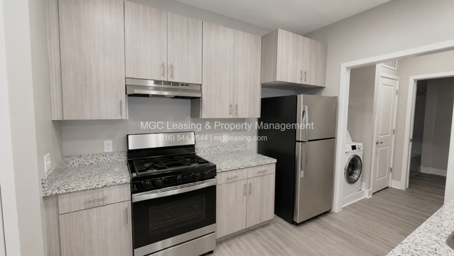 Building Photo - 5710 NE 80th Ter