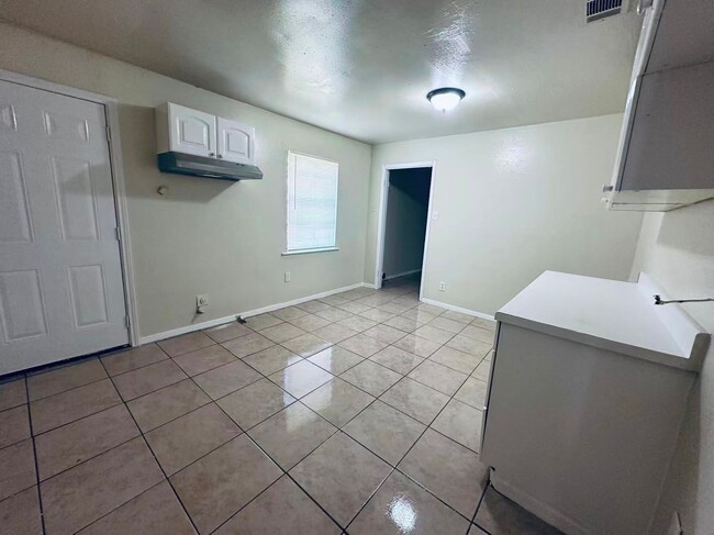 Photo - Beautiful 3 bedroom in Garland! House