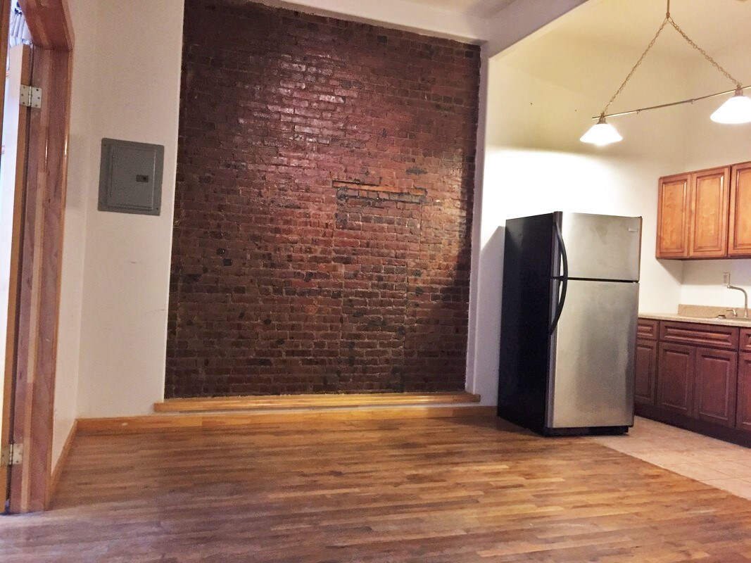 Primary Photo - 1505 Broadway