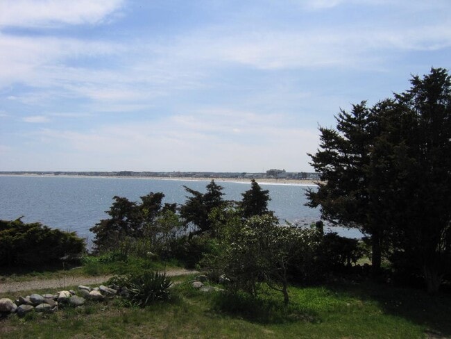 Foto del edificio - 11 Great Boars Head Ave