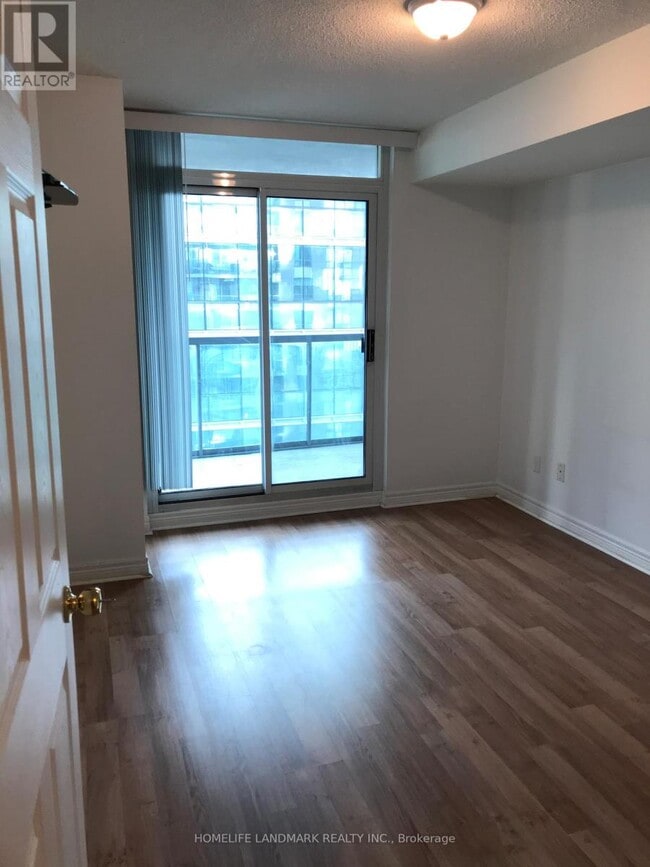 Building Photo - 30 Grand Trunk Crescent