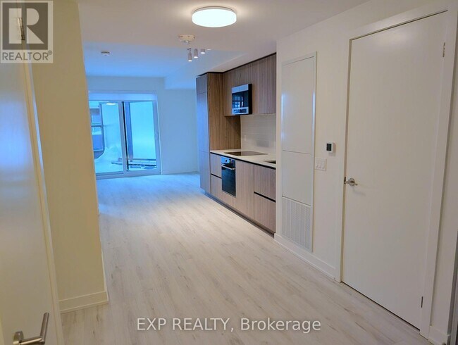 Photo du bâtiment - 120 Broadway Ave