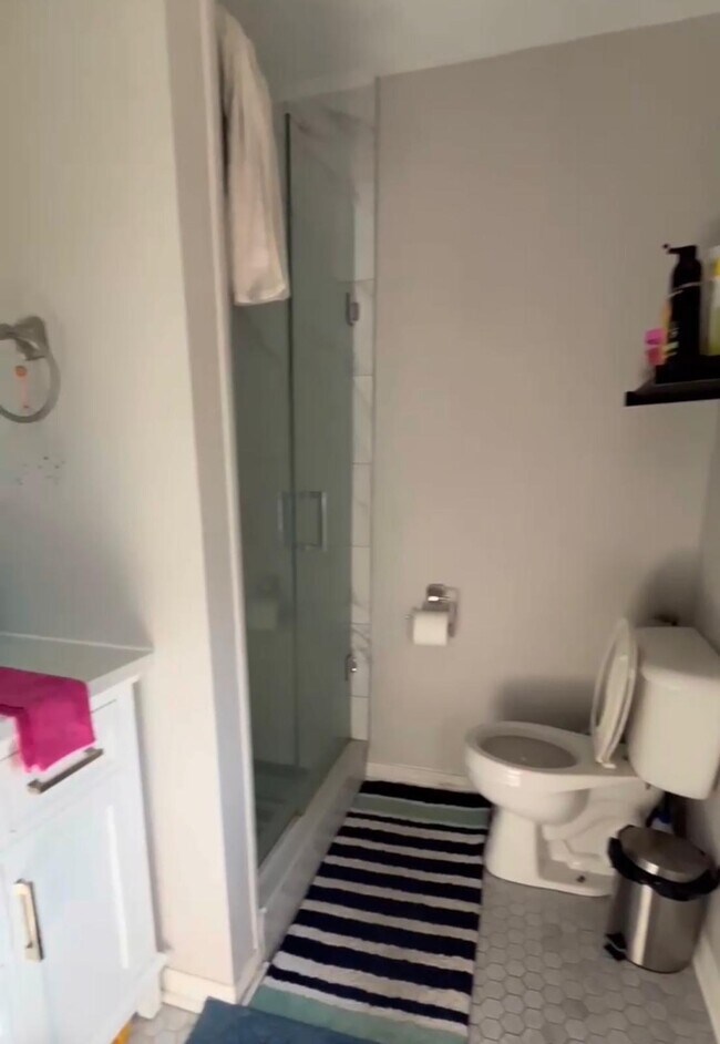 Photo du bâtiment - 638 Creston Ave