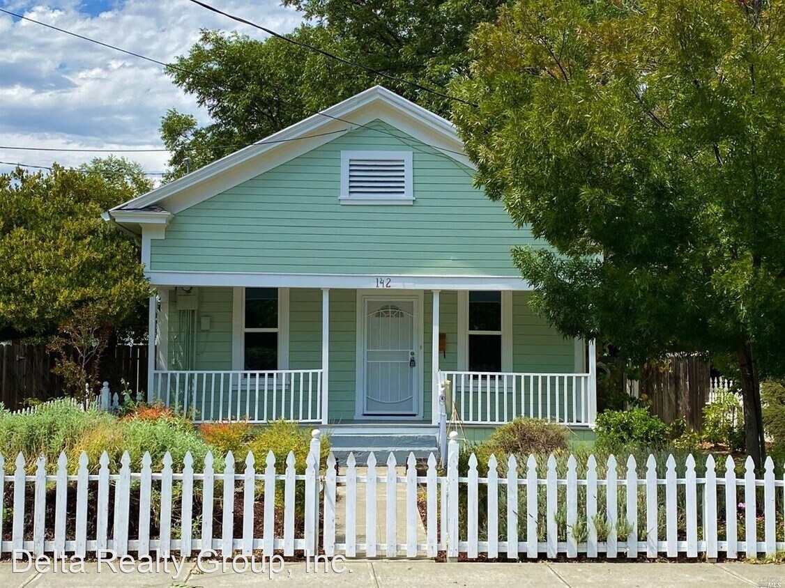 Primary Photo - 3 br, 2 bath House - 142 West Street