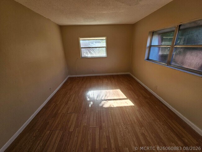 Foto del edificio - 2556 NW 52nd Ave