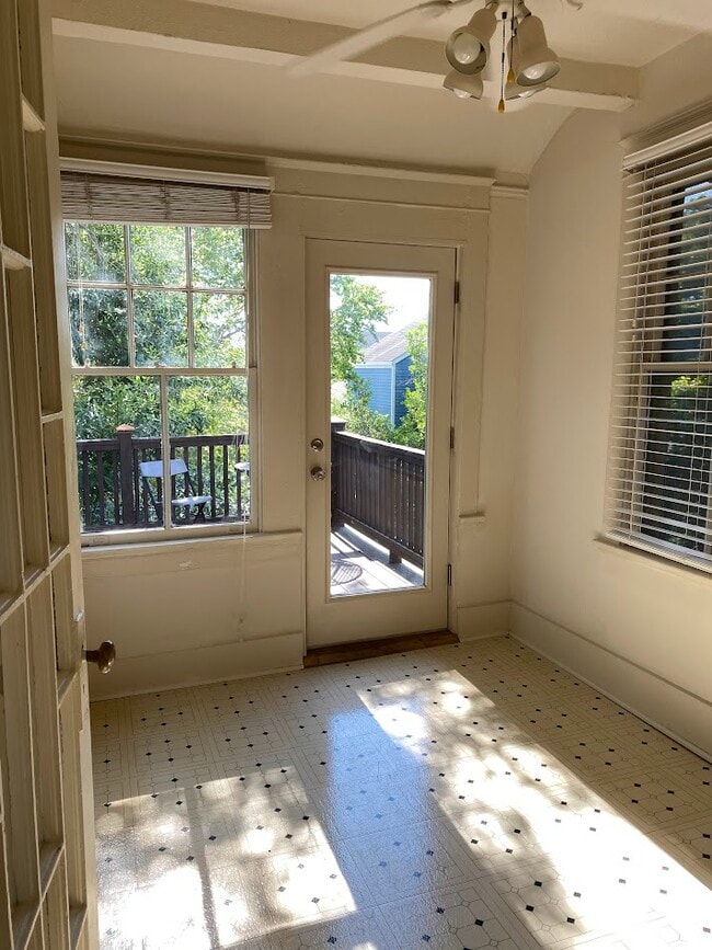 bonus room - 1822 Robert St