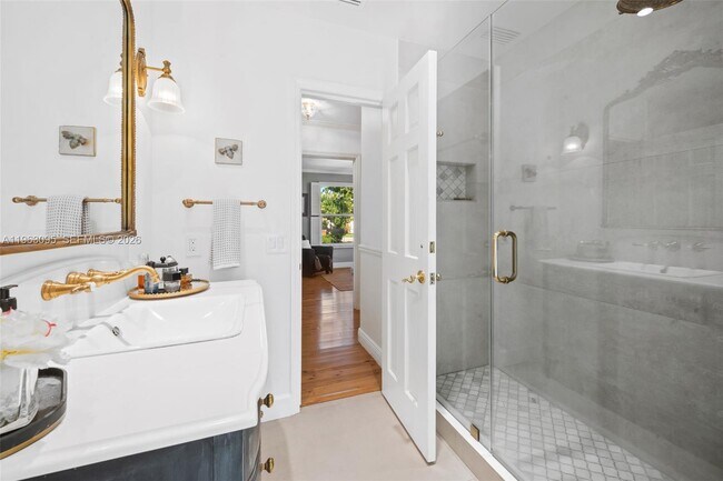 Foto del edificio - 9980 SW 128th St