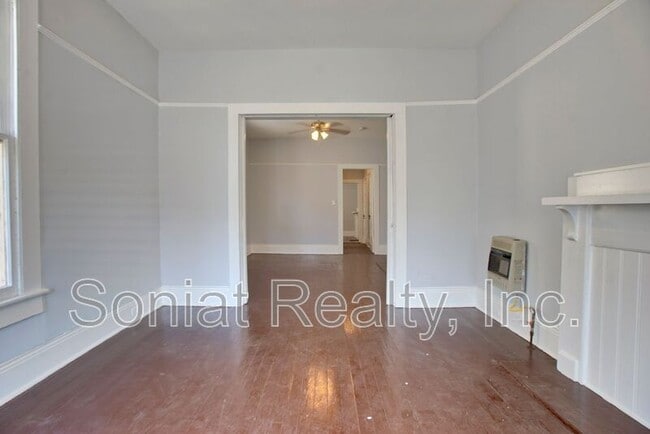 Building Photo - 2437 Lapeyrouse St