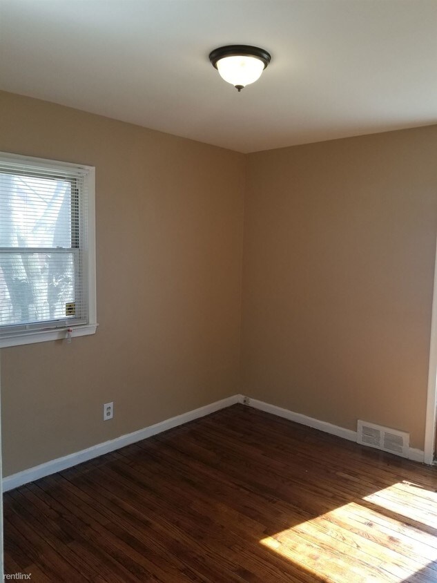 Building Photo - 3 br, 1.5 bath House - 26723 S River Park Dr