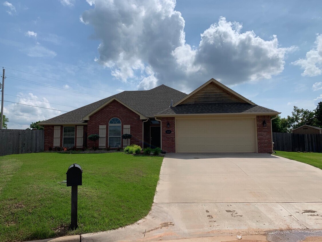Foto principal - 3425 W Lapoint Ct
