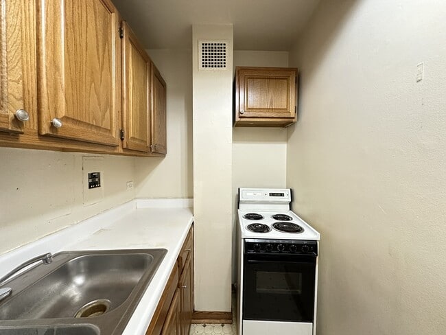 Building Photo - 4180 N Marine Dr