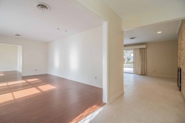 Building Photo - TANGLEWOOD ESTATE! 3/2/2 on Oversized Lot