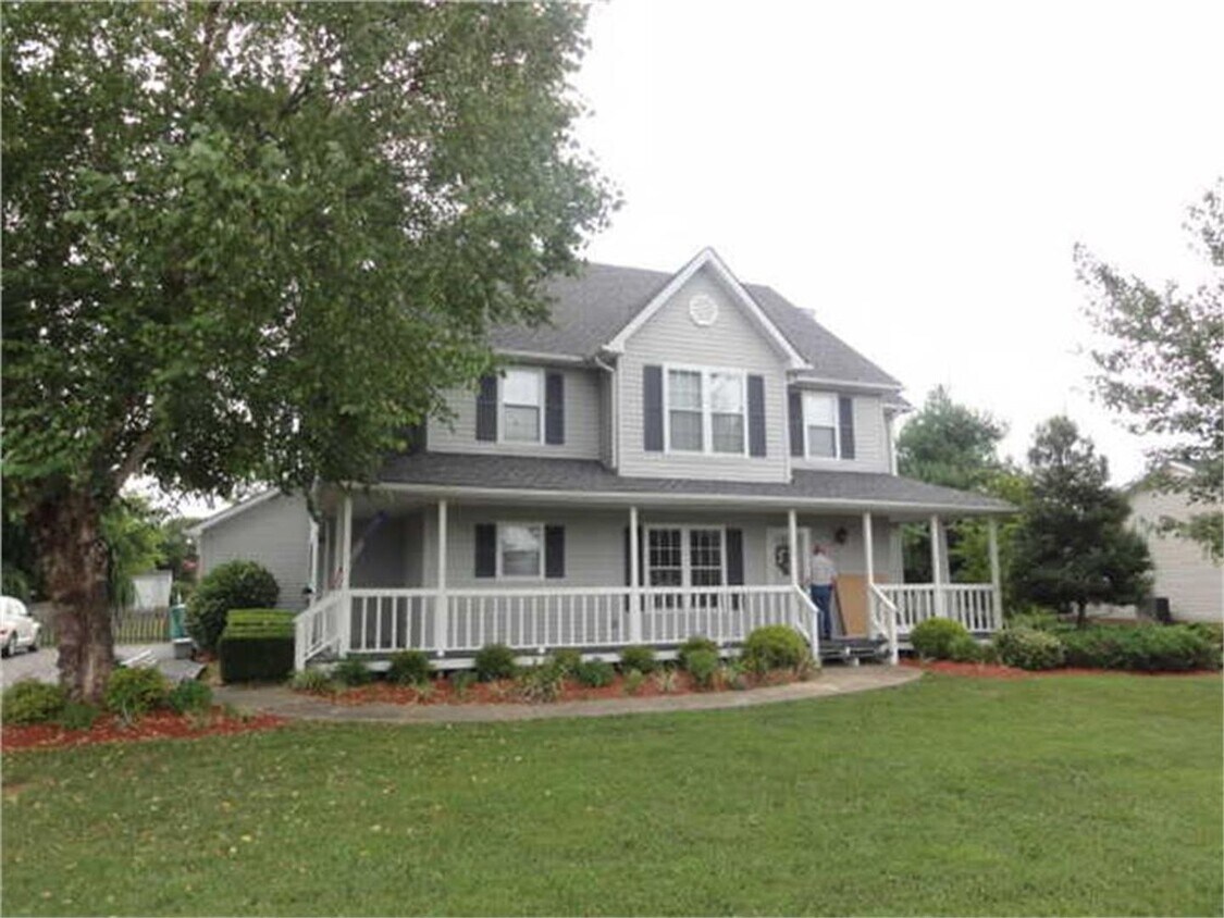 Primary Photo - Beautiful 4 bedroom, 2 bath house and lot ...
