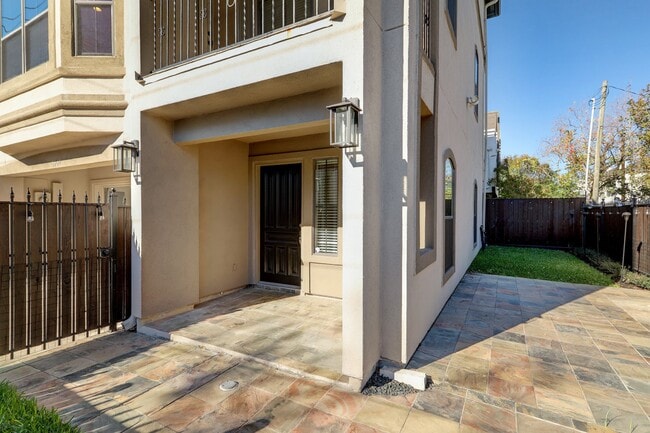 Foto del edificio - 5502 Blossom St