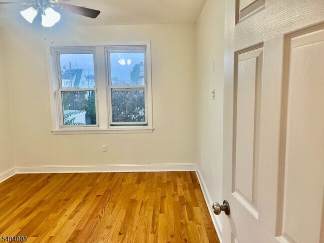 Building Photo - 10 Morton Pl