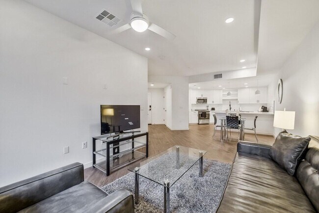 Building Photo - 8875 Costa Verde Blvd