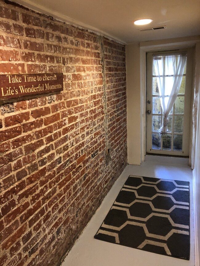 Foto del edificio - 902 Westminster St NW